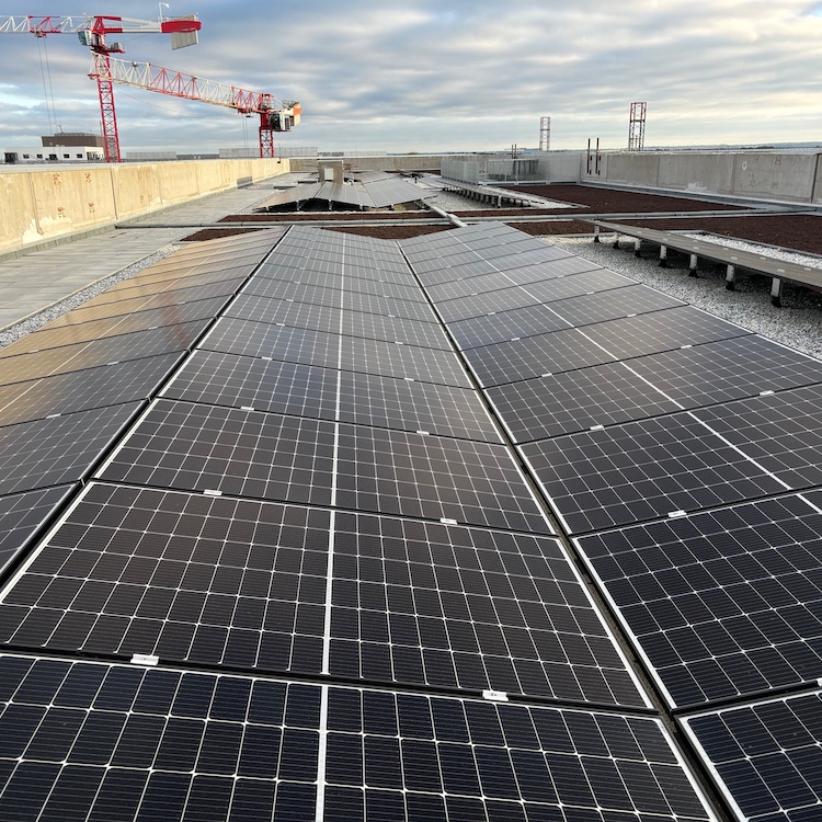 Installation panneaux photovoltaïques site de production à Rennes (35)